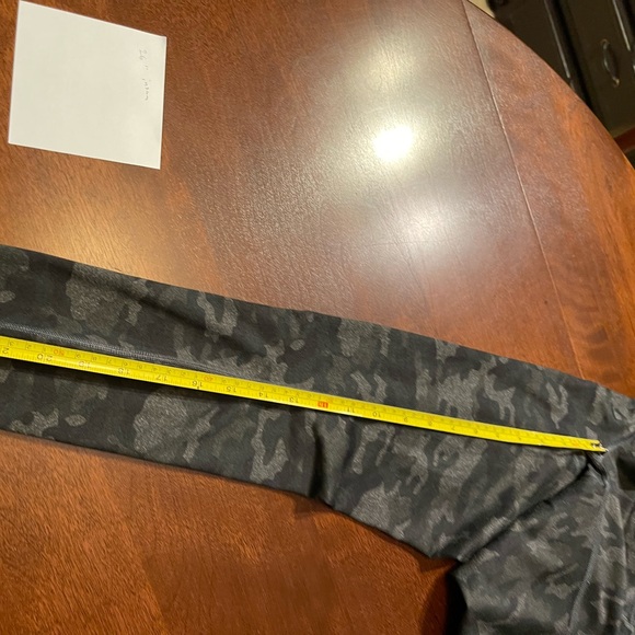 Fabletics Leggings, Powerhold, size Small, Black and Gray Camo Print, very nice - Picture 5 of 10